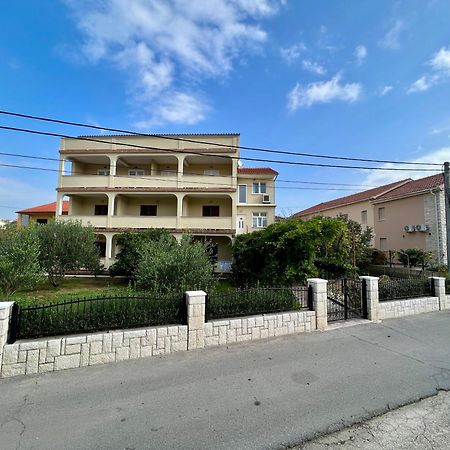 Apartments Piculjan Лопар Экстерьер фото