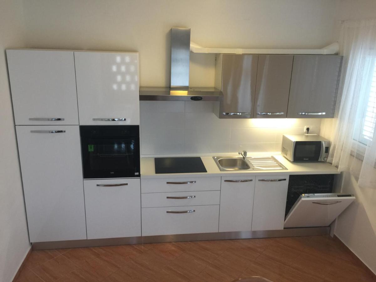 Apartments Piculjan Лопар Экстерьер фото