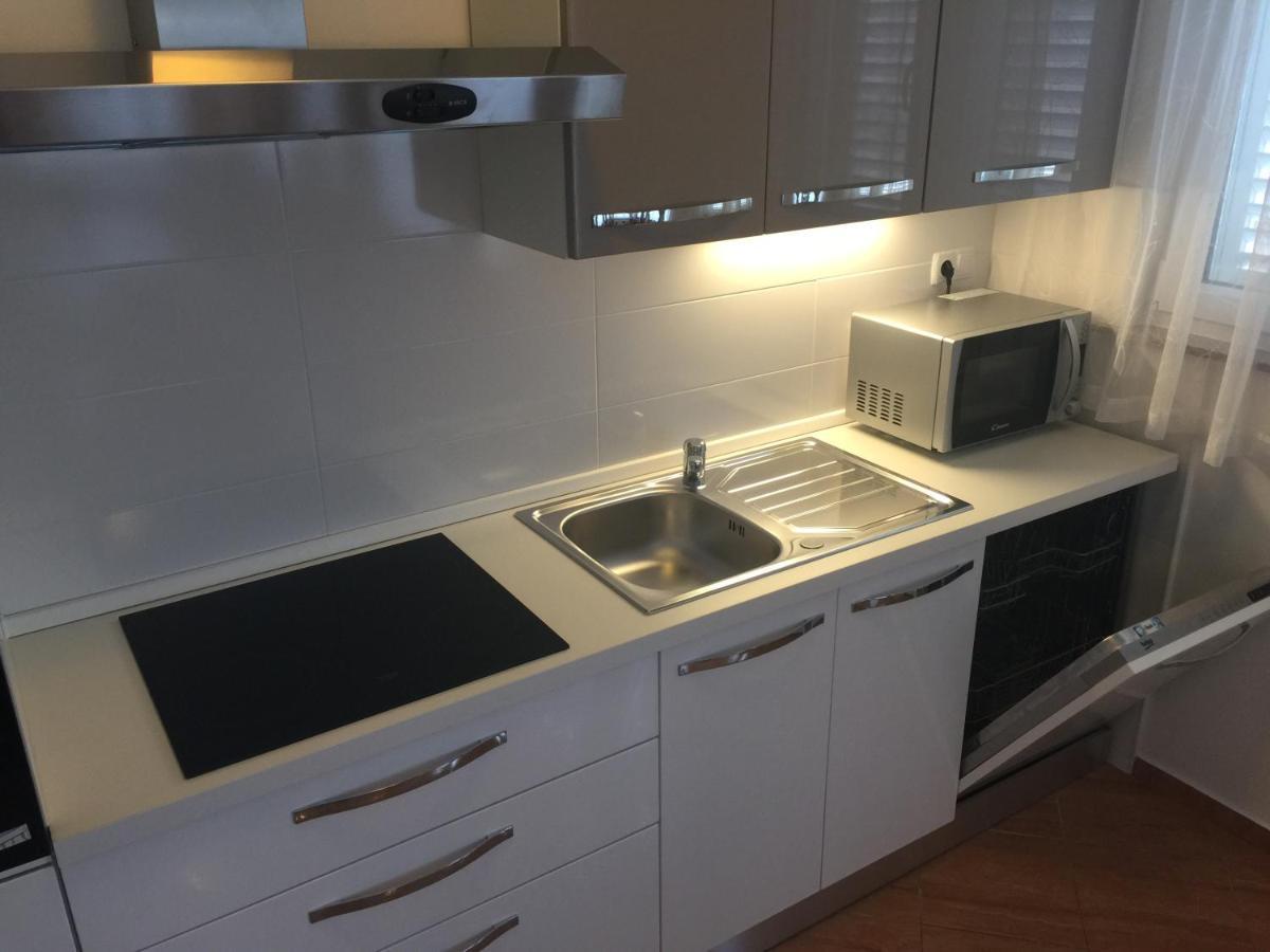Apartments Piculjan Лопар Экстерьер фото