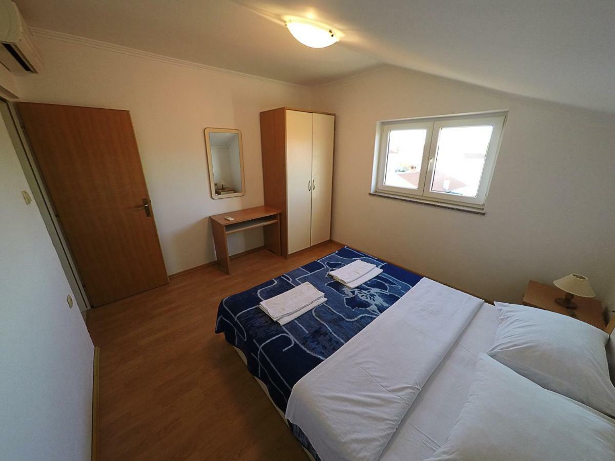 Apartments Piculjan Лопар Экстерьер фото