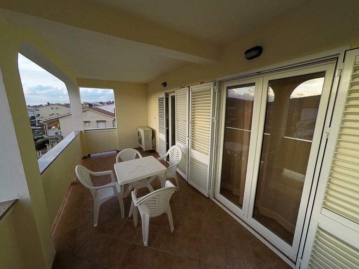 Apartments Piculjan Лопар Экстерьер фото