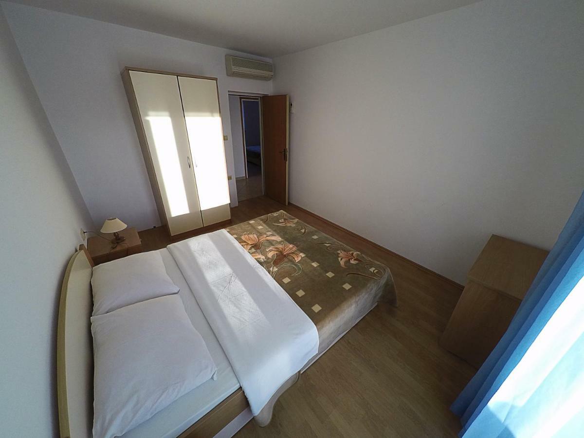 Apartments Piculjan Лопар Экстерьер фото