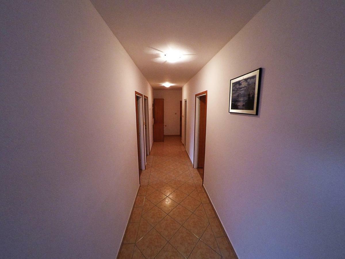 Apartments Piculjan Лопар Экстерьер фото