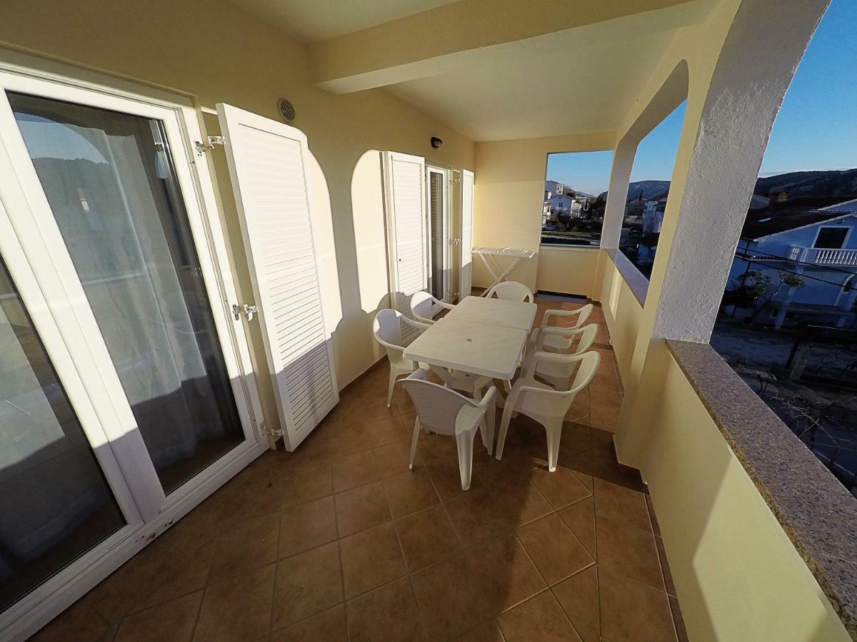 Apartments Piculjan Лопар Экстерьер фото
